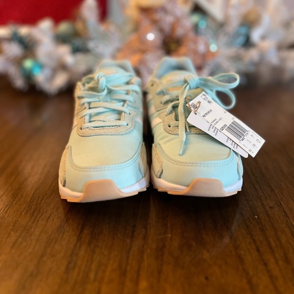 Adidas Retrorun Running women’s shoes size 9us size 7 1/2 uk or 41 1/3 FR - Picture 2 of 6